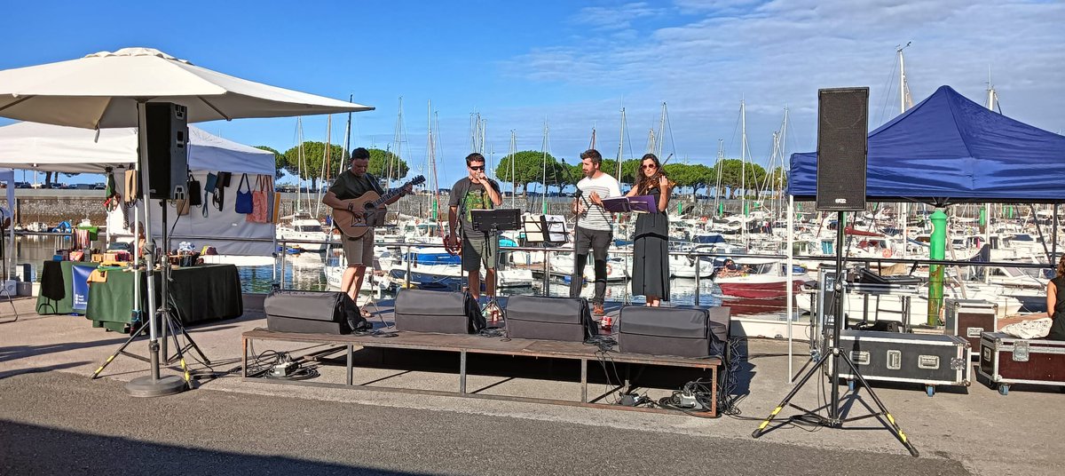 En el puerto deportivo de #Hondarribia todos los jueves hay música en directo ! #folkesi #kaimusik