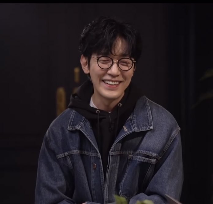 Heangsung_'s tweet photo. 소신발언
훈떤남자 강경 안경파입니다.
안경.
오직안경만이. https://t.co/WyGLrYosWK