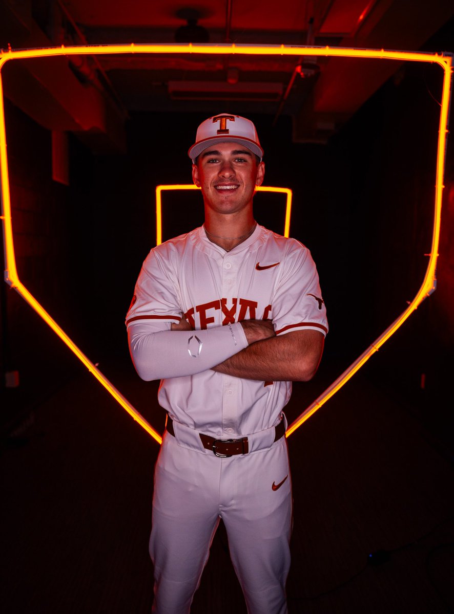 Hook’em🤘 #committed <a href="/CoachSchloss/">Jim Schlossnagle</a> <a href="/ncain39/">Nolan Cain</a> <a href="/troy2lo/">Troy Tulowitzki</a>