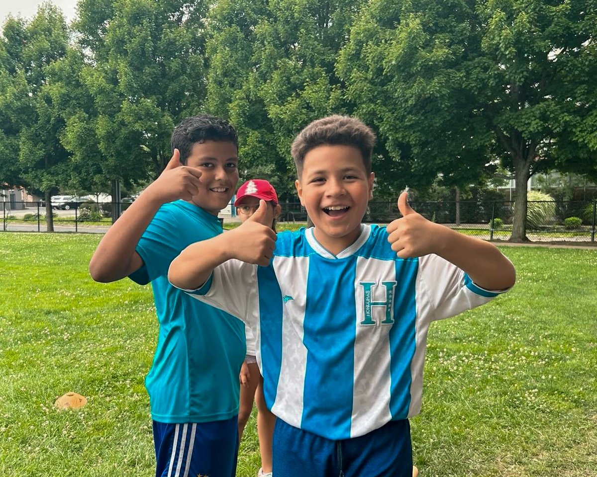soccerwoborders's tweet photo. Summer breaks are winding down, and that means our after-school TEAM programs are almost here! TEAM (Trabajando En Equipo Aprendemos Más) combines soccer, learning, &amp; community-building, tailored to meet each community's needs. Excited for another year of learning &amp; growth! ⚽📚 https://t.co/w0BJVeo4U3