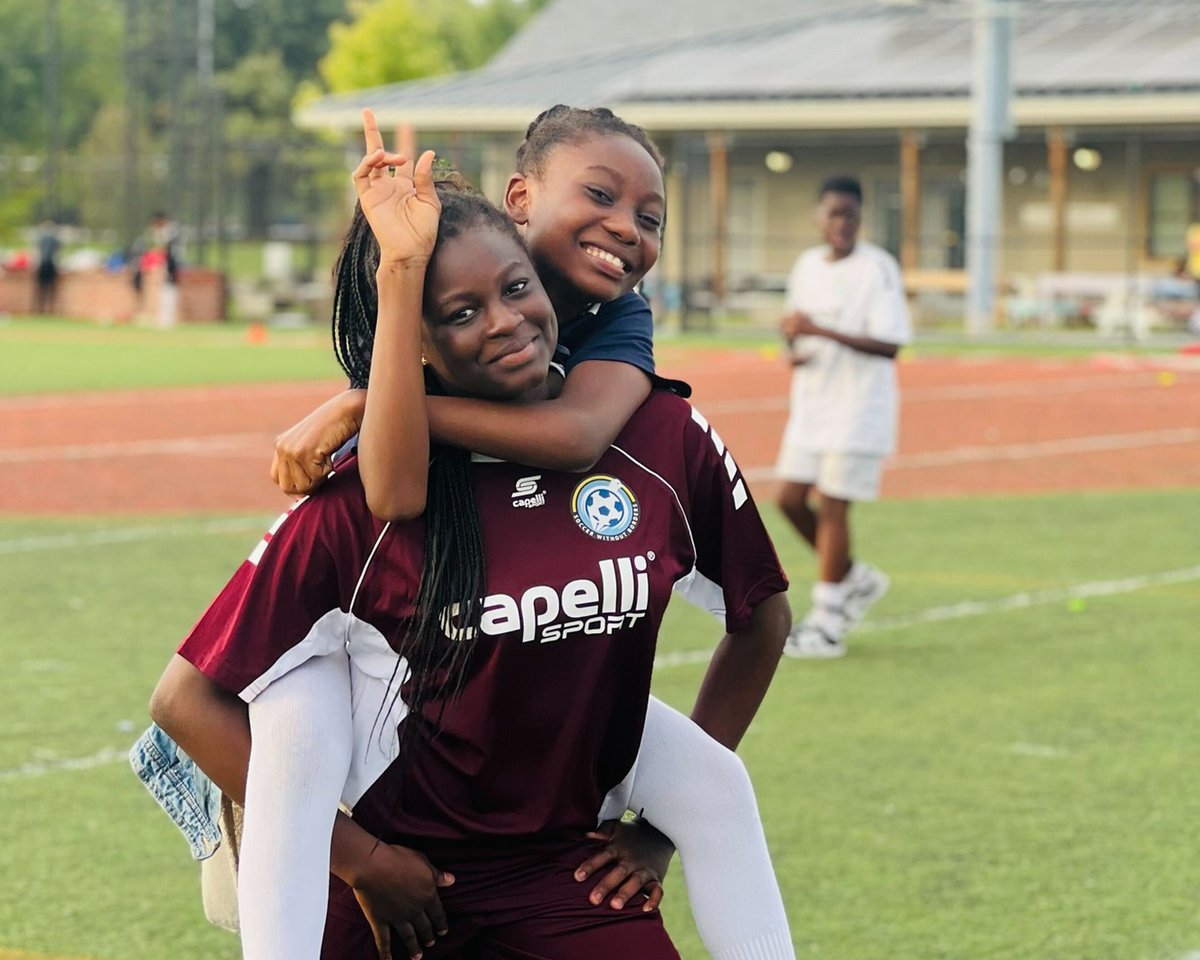 soccerwoborders's tweet photo. Summer breaks are winding down, and that means our after-school TEAM programs are almost here! TEAM (Trabajando En Equipo Aprendemos Más) combines soccer, learning, &amp; community-building, tailored to meet each community's needs. Excited for another year of learning &amp; growth! ⚽📚 https://t.co/w0BJVeo4U3