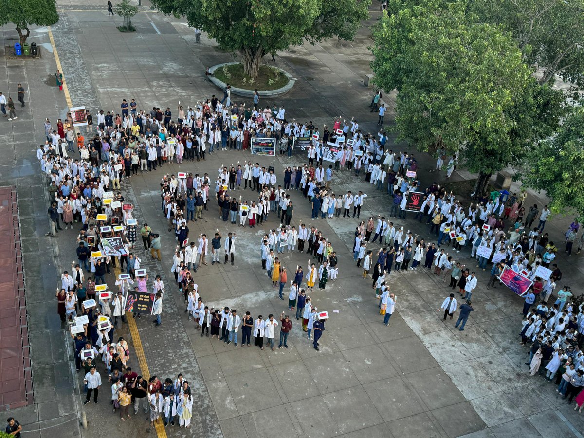 tea_on_loop's tweet photo. As we assemble for the fourth day of fighting for justice at PGIMER Chandigarh, a collective ache in our hearts speaks up with the loudest voice, and ignites a hope that just this once, we will be heard. https://t.co/e8dTo2MsZo