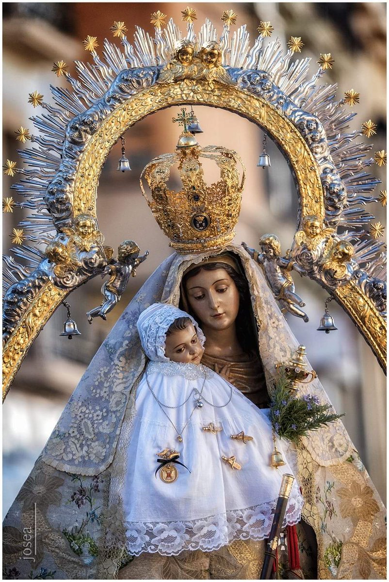 AMVEsperanza's tweet photo. ¡𝗙𝗘𝗟𝗜𝗭 𝗗𝗜𝗔 𝗗𝗘 𝗟𝗔 𝗔𝗦𝗨𝗡𝗖𝗜𝗢𝗡!

Hoy es un día grande para Alcalá la Real, hoy es el día grande de nuestra patrona, Ntra. Sra. de las Mercedes.

Este año se conmemora además el X Aniversario de su Coronación Canónica. ¡Viva la Virgen de las Mercedes!

💚 https://t.co/IgrGcS4o2D