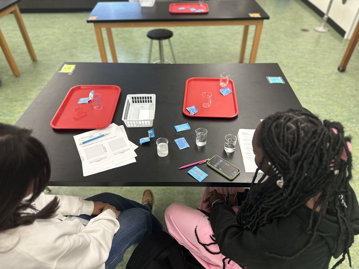 BellaireHigh's tweet photo. Analyzing data today in a Biology lab in Mr. Martinez’s classroom today. #BHSLearn https://t.co/MEk0PBhKfI