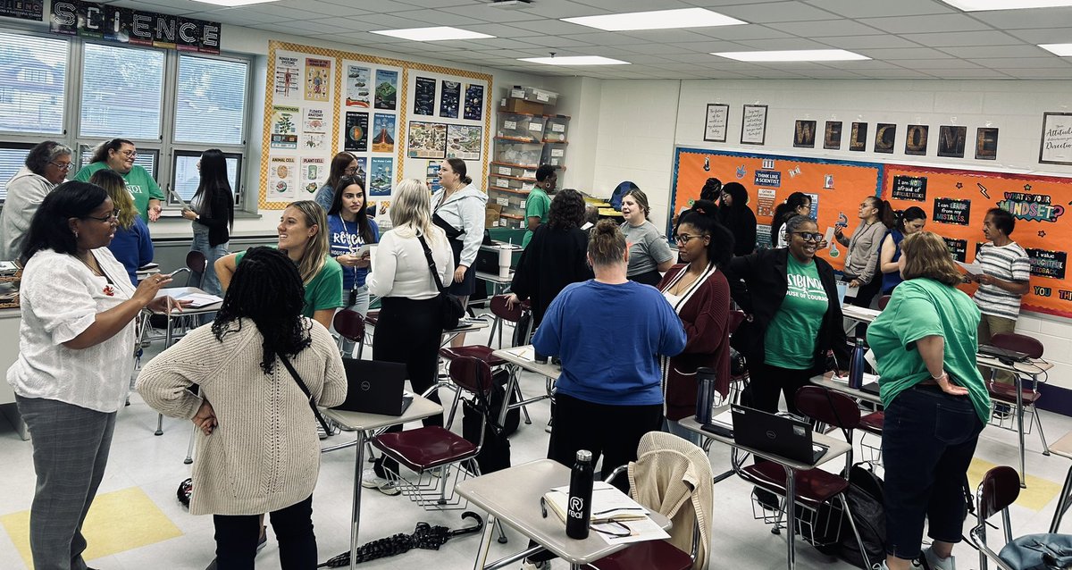sweat_nancy's tweet photo. Hosting 4 sessions at the Teaching, Learning &amp; Assessment PD at Bellwood School District 88 on Empowering Students in Tier 1 &amp; Virtual Articulation. Surrounded by some of the best! #One88 #AADULLC https://t.co/2eNiCYGFcp