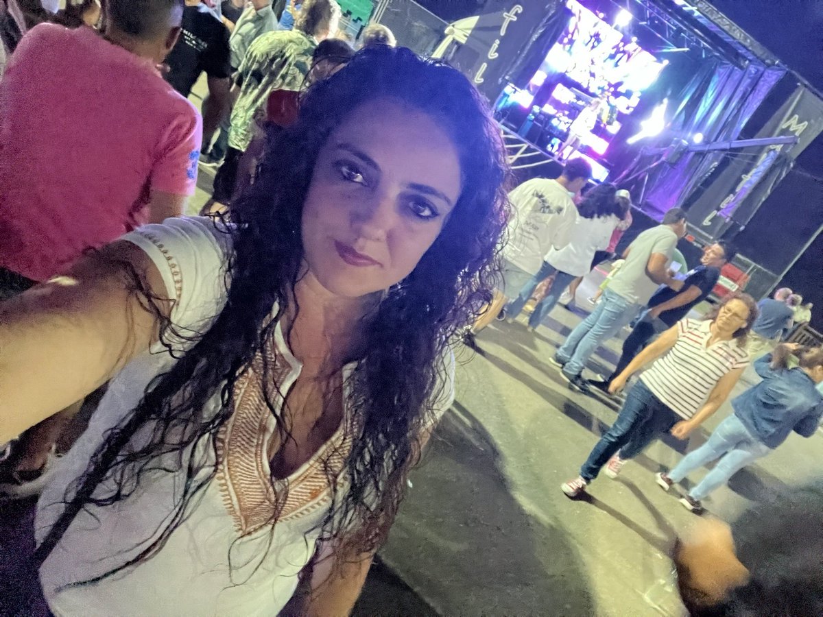 Silviaguilera7's tweet photo. Fiestas de Riberas 2024 🎊🎉 #fiestas #riberas #asturias #2024 #miercoles #agosto #verano #saludos😄🤩 https://t.co/XnAxT3v4x5