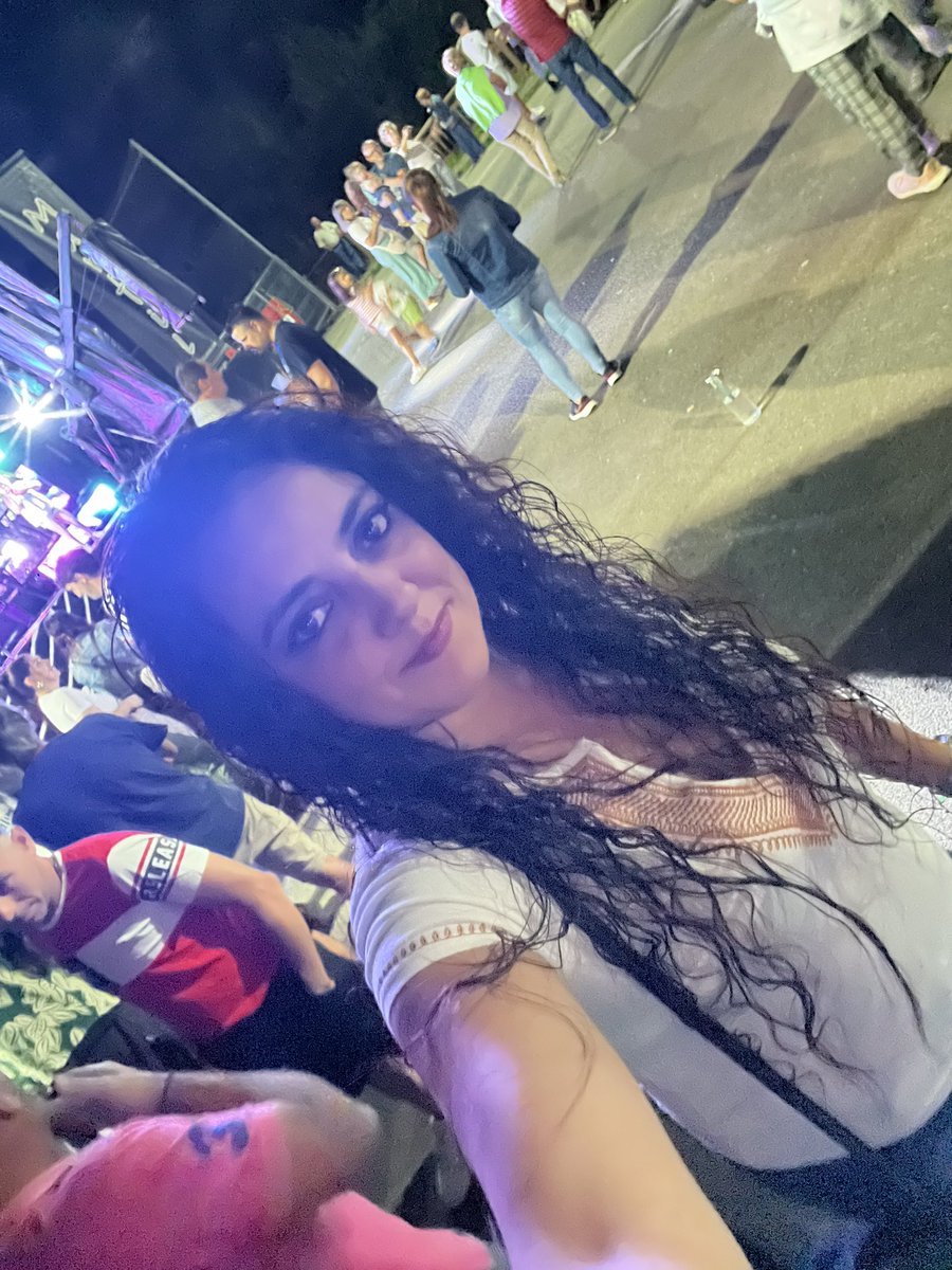 Silviaguilera7's tweet photo. Fiestas de Riberas 2024 🎊🎉 #fiestas #riberas #asturias #2024 #miercoles #agosto #verano #saludos😄🤩 https://t.co/XnAxT3v4x5