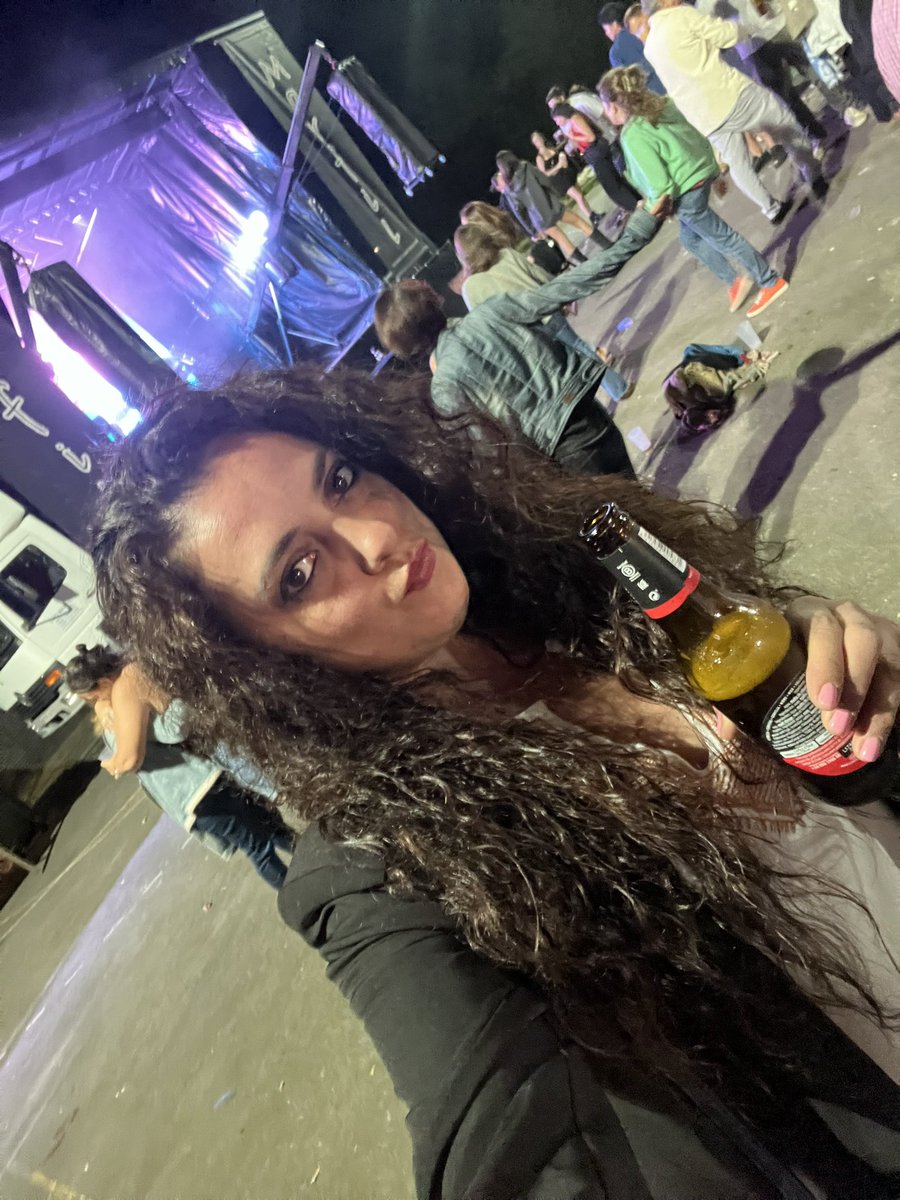 Silviaguilera7's tweet photo. Fiestas de Riberas 2024 🎊🎉 #fiestas #riberas #asturias #2024 #miercoles #agosto #verano #saludos😄🤩 https://t.co/XnAxT3v4x5