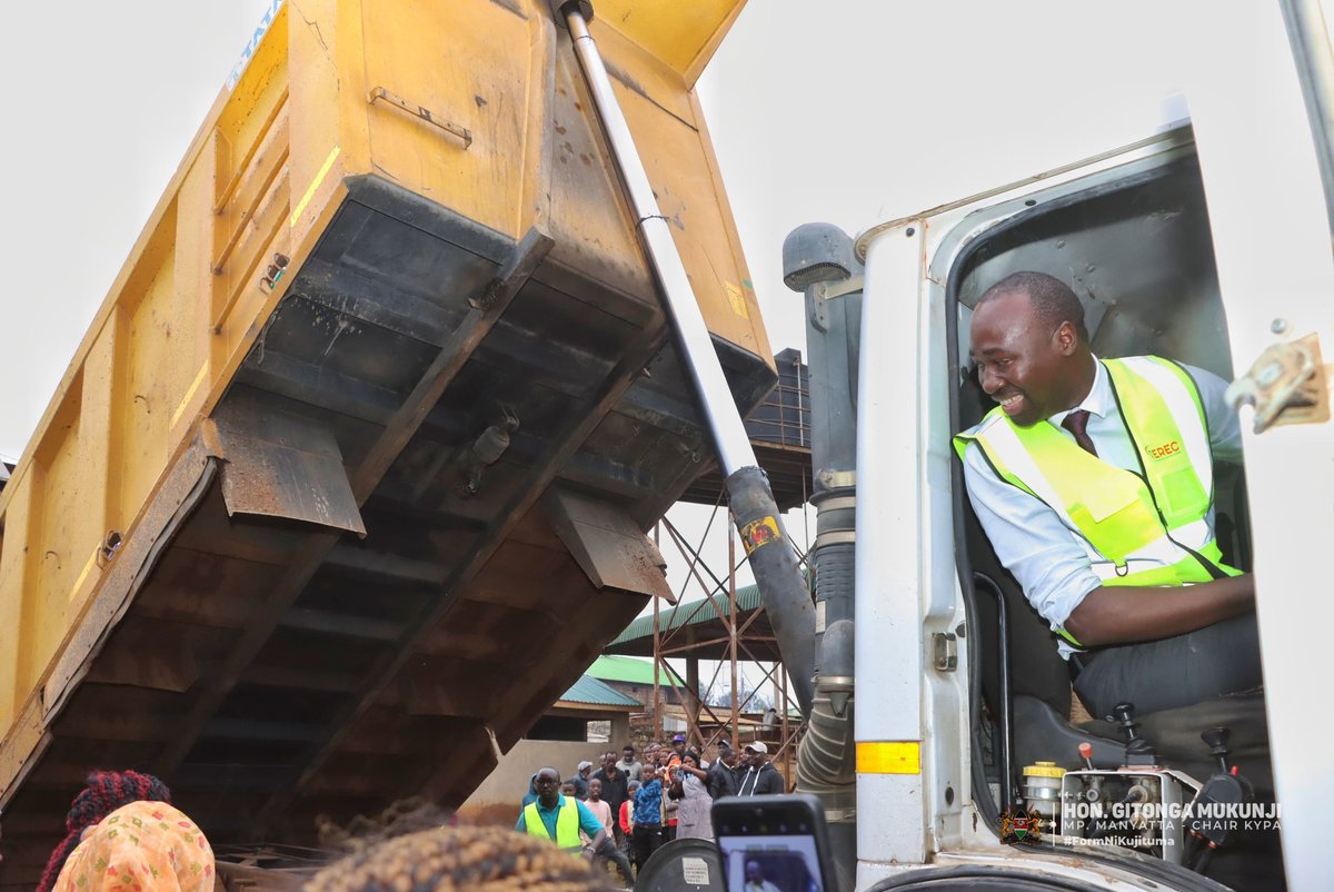 prudence_kanana's tweet photo. Last mile electricity #connectivity at Karwagi Mbeti North ward. Project set to serve 198 households launched earlier this week by #HonMukunjiGitonga the leader of the people and chairman #KYPA
@realjohngitonga
@LawrenceMu74893
@ScaEmbucounty https://t.co/AqNwX4dwCi
