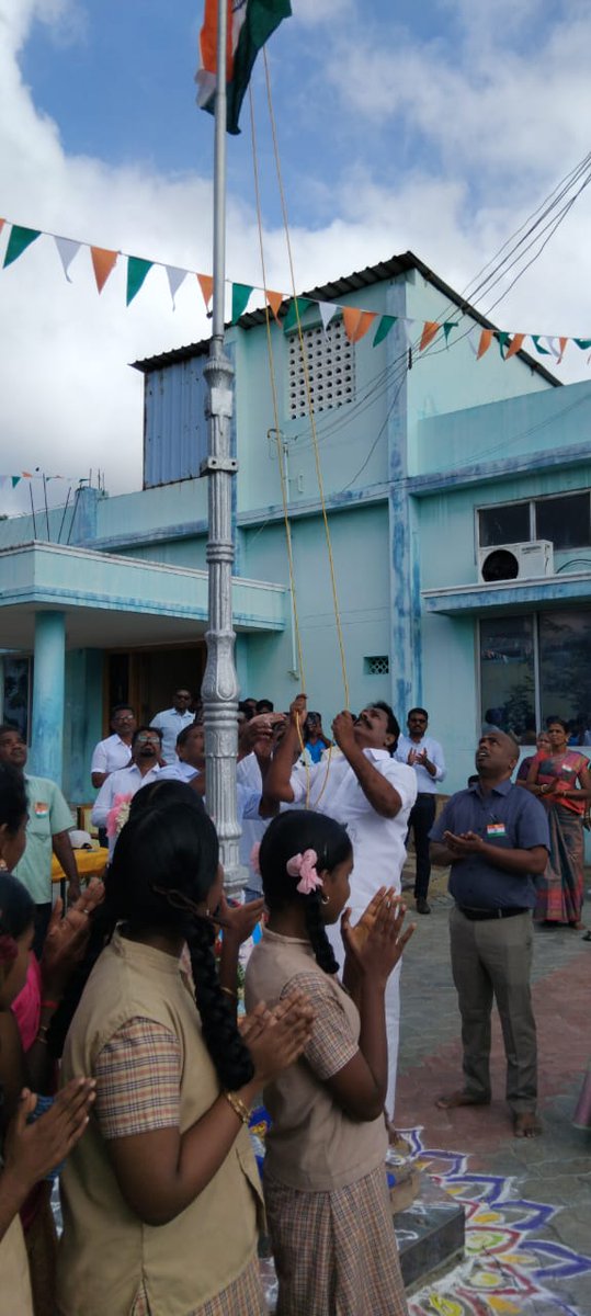 RameswaramMuni1's tweet photo. Respected chairperson of the Municipal Council, in the presence of the Commissioner, all the Municipal Ward Members and Municipal Officers participated in the 78th Independence Day function.  On this occasion, chairperson hoisted the national flag and inaugurated the ceremony https://t.co/vsWfdw5Cgp