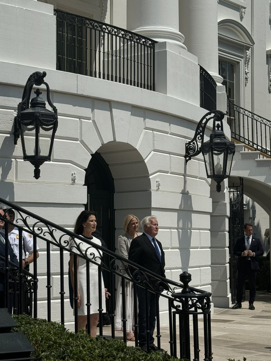 #SPOTTED at the White House: former President Jed Bartlet (aka Martin Sheen from “The West Wing”)