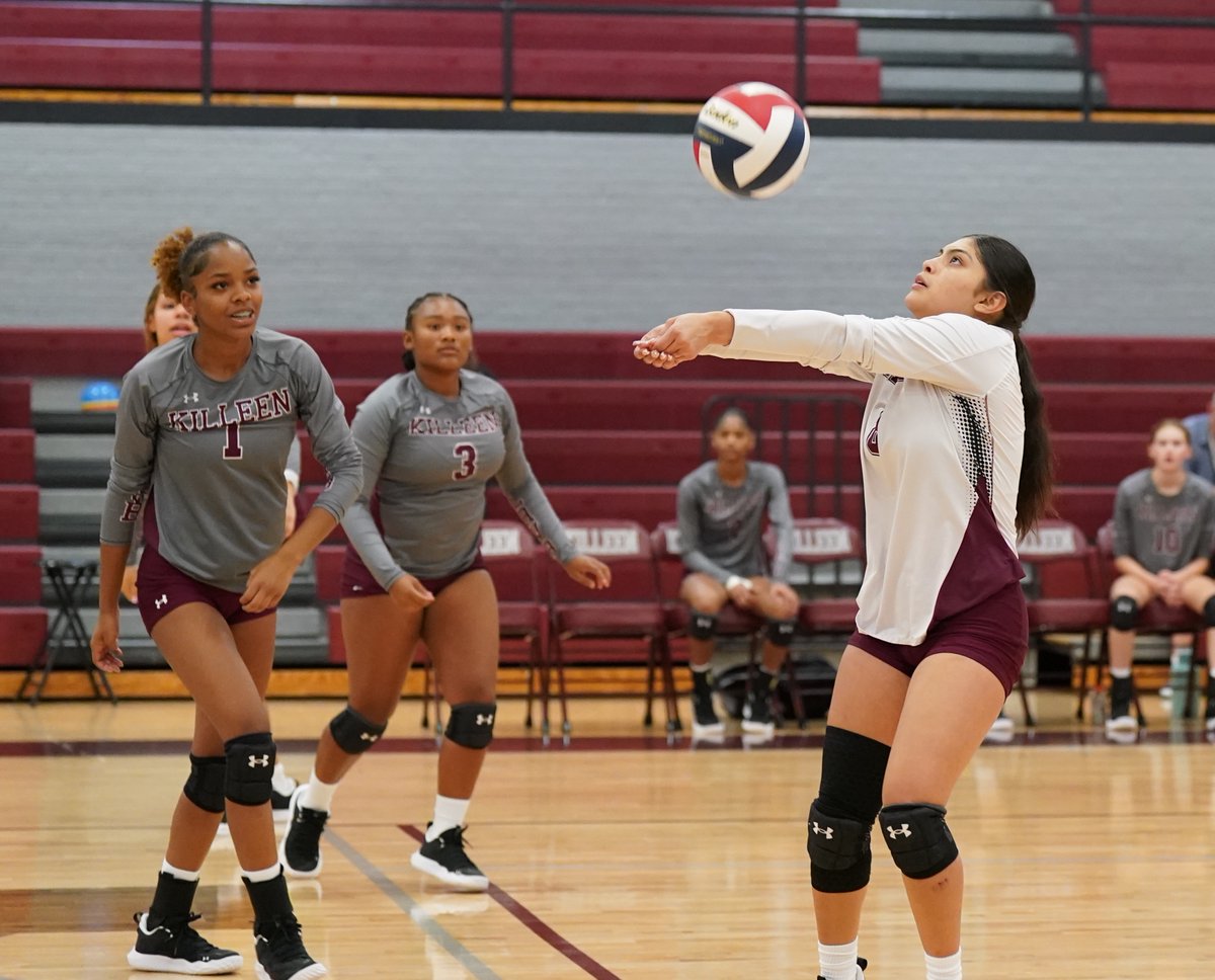 KilleenISD_'s tweet photo. Volleyball season is in full swing &amp; Killeen High (@KilleenHSVB) is hosting the three-day Queen of the Court tournament. The Lady Roos already have two matches under their belts Thursday with another to go. Three more are scheduled for Friday before bracket play Sat. #WeAreKISD https://t.co/CryCWpJmcC