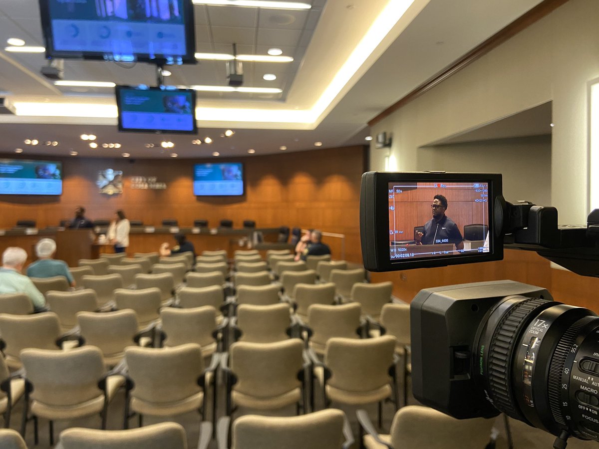 HunterWalterman's tweet photo. HAPPENING NOW: Columbia Police hosting public input session on vehicle-detection cameras. 

CPD is considering using Flock System cameras, which would provide real-time info on vehicle information, including license plate numbers and make/model.

@KOMUnews https://t.co/0NPYOqAn0W
