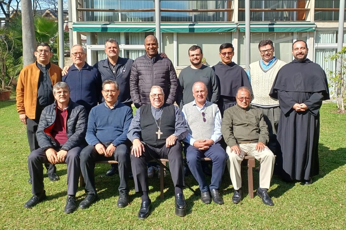 BibAguBsAs's tweet photo. Encuentro de Superiores Mayores y Delegados de Base de la Región Sur de la OALA #oala #agustinos @OSAArgentina  https://t.co/N9DEMle3L5 https://t.co/BKgcm9wP8g