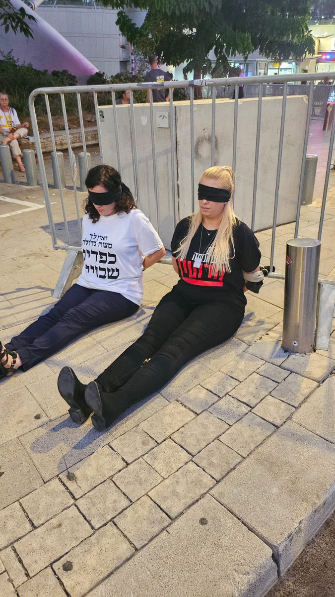 כולנו חטופים.