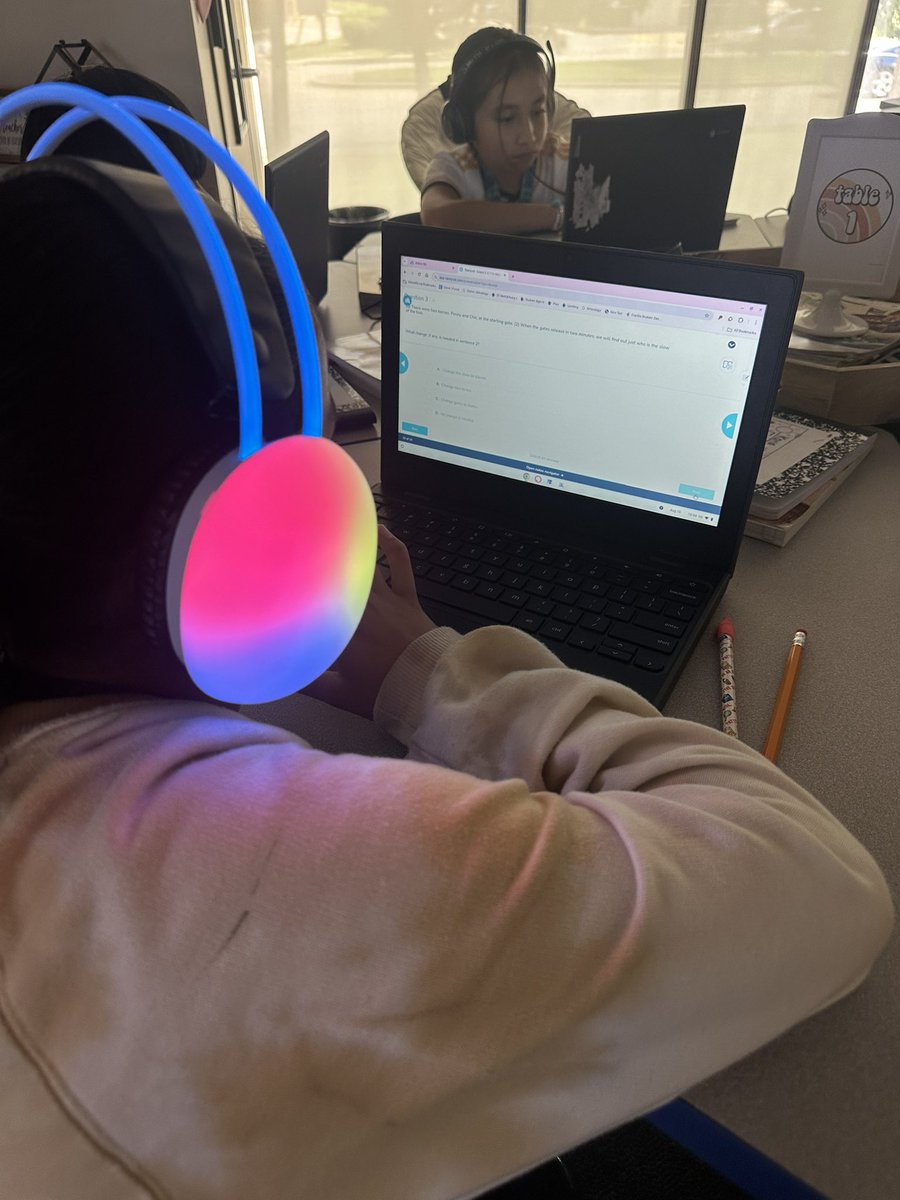 msquintanilla_'s tweet image. Pausing Point = Perfect Station Time! 🎉 Love watching my students engage, explore, and grow during these moments! 💡📚 #somosSTALLIONS @NoLeaderLikeMe @SmithES_AISD