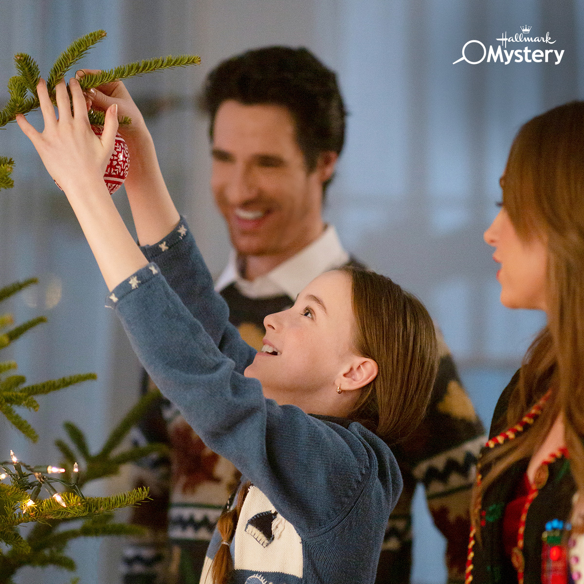 hallmarkmystery's tweet photo. #ChristmasThursdays is the gift that keeps on giving! Today starting at 3/2c, tune in to #TheChristmasPromise, #ChristmasTreeLane, #MiracleInBethlehemPA, and #MyChristmasGuide. 🎄 https://t.co/R7b8goHMTJ