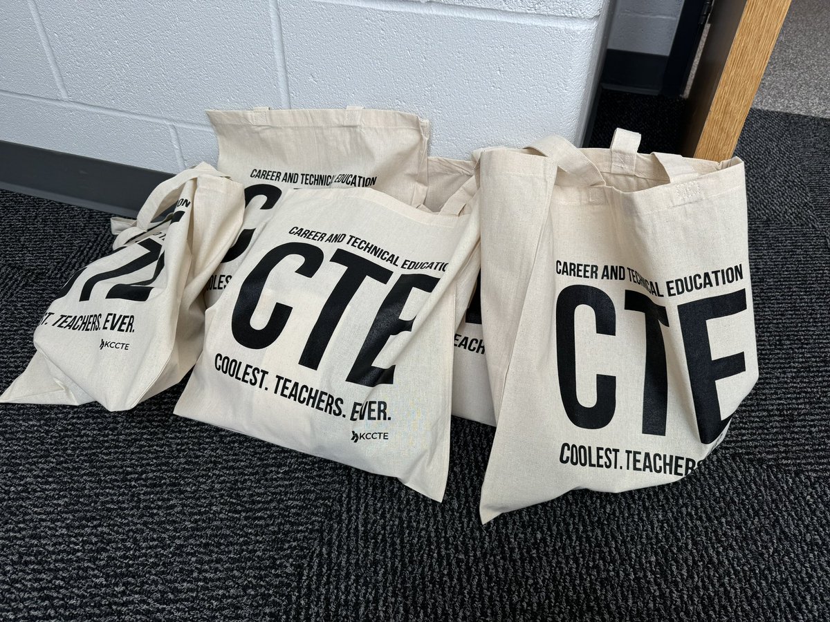 swartz_c's tweet image. Delivering CTE goodie bags to our new CTE teachers! Welcome to USD 232 and enjoy your first week of school! @USD_232 @mvjaguars @DeSotoWildcats @mtms_wolves @ltmsusd232 @TheCreekMCMS