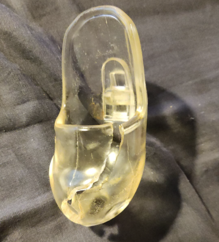 bobinet23's tweet photo. After 2 and a half years of intense use, I've had to say goodby to my first holytrainer ! It finally broke during a hard to constrain morning boner 🍆

(I pierced an extra hole for my PA 💍, it did weaken it) https://t.co/mmtA6n0a4C