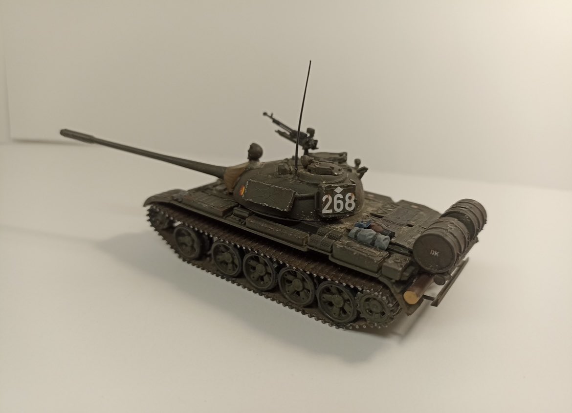 CatoAngery's tweet photo. T-55a Landstreitkräfte der NVA, Cottbus, DDR, 1990. Revell 1/72. Slightly older build from 2022 so the pic quality is less than ideal. https://t.co/yMa5eUPMF3