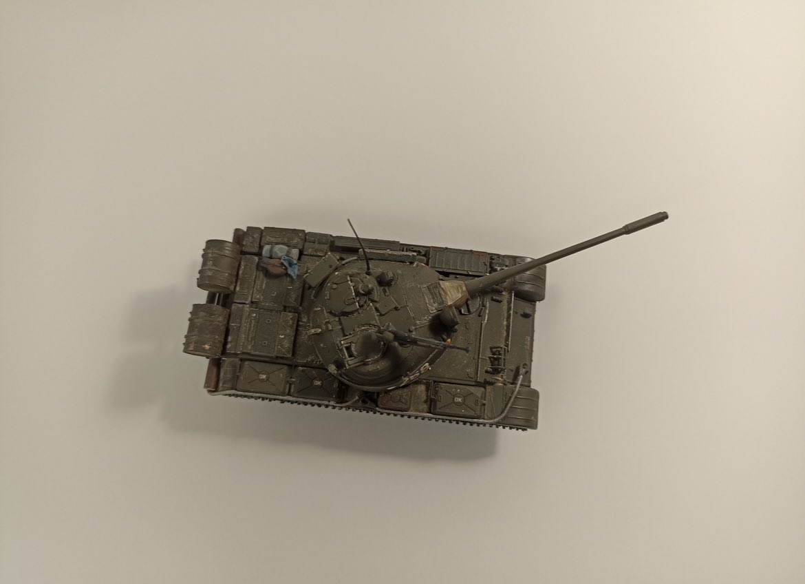 CatoAngery's tweet photo. T-55a Landstreitkräfte der NVA, Cottbus, DDR, 1990. Revell 1/72. Slightly older build from 2022 so the pic quality is less than ideal. https://t.co/yMa5eUPMF3