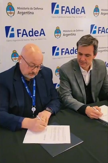 DefenseLrca's tweet image. Akaer e argentina FAdeA assinam MoU para projetos inovadores em aeronaves
#Akaer #FAdeA #FabricaArgentinaDeAviones #tecnologia #MoU #aeronaves
bityl.co/RZNJ