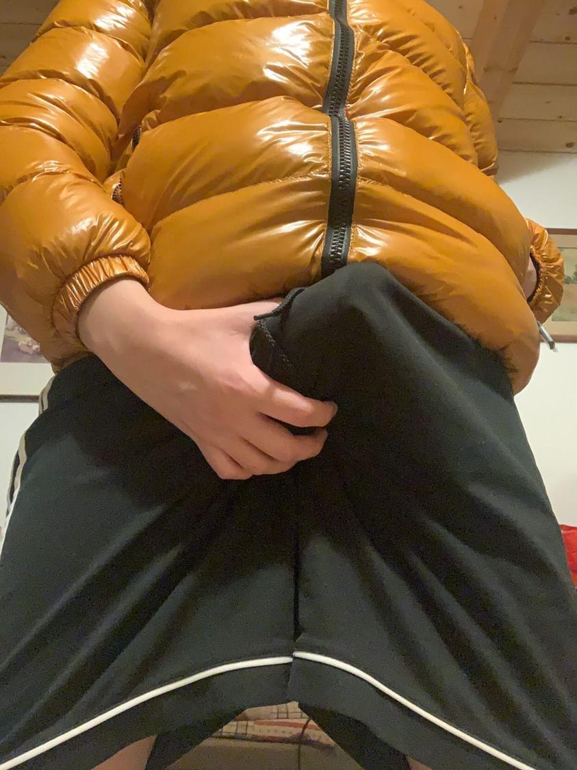 thepufferfreak's tweet photo. Take off your pants🧡🖤
#pufferjacket #downjacket #puffysuit #jacket #puffer #pufferjacketfetish #jackets #downcoat #puffyjacket #gaysub #pufferjackets #puffa #puffercoat #bomberjacket #daunenjacke  #hoodies #clothingbrand #shinyjacket #tracksuit  #downjackets #puffajacket #puffy https://t.co/I8xjvImsPW