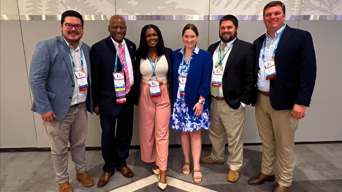 SCBarYLD's tweet image. The SC Bar Young Lawyers Division recently won five awards from the ABA Young Lawyers Division at the awards ceremony in Chicago. Congratulations to all SC Bar YLD members on your well-deserved recognition! #RaisingtheBar ⚖️