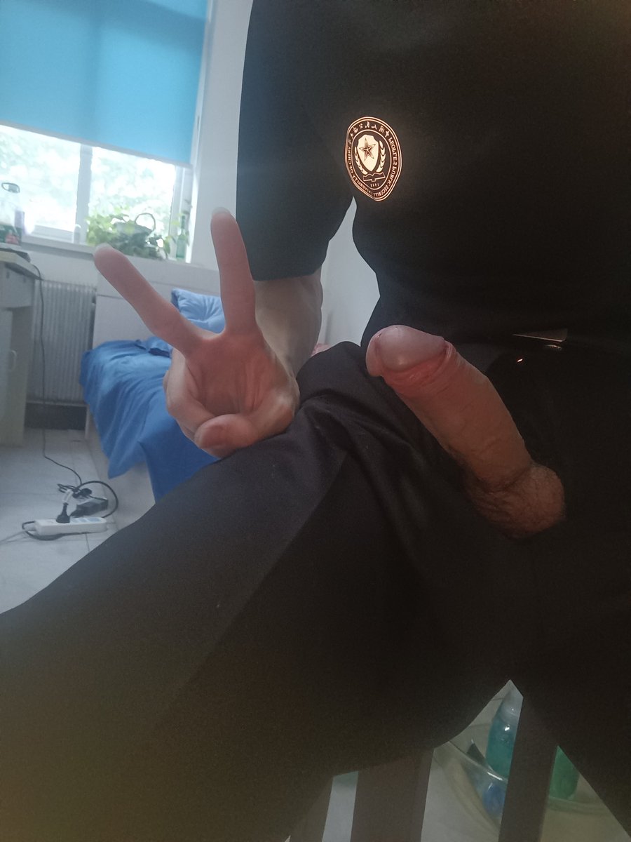 bukuai_police1's tweet photo. 翻到前任照片 发现他当时还是挺骚的。 https://t.co/2US6KByoQg