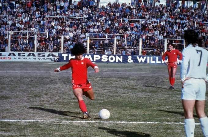 IndaFacu's tweet photo. 🇫🇮🍻¿Sabías que Diego Maradona hinchó por el Cervecero?
Quédate en este hilo donde te cuento el día que el Diegote prefirió a Quilmes antes que a Boca.⬇️ https://t.co/OgaJoiWa1F