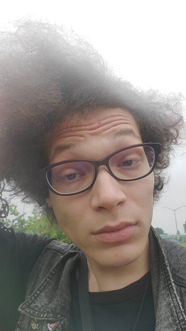 New glasses 💜 https://t.co/i0ZeAZjDUq