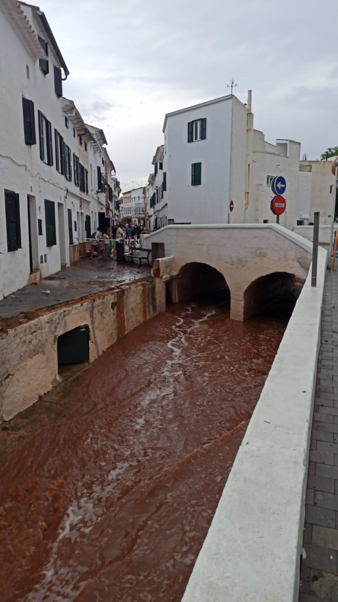 #ÚLTIMAHORA #URGENT 

🔴 Imatges dels efectes de la torrentada a es Mercadal.

🚧 Els danys materials són abundants.

📸 Ramon Orfila

Més ℹ️ ib3.org/noticies