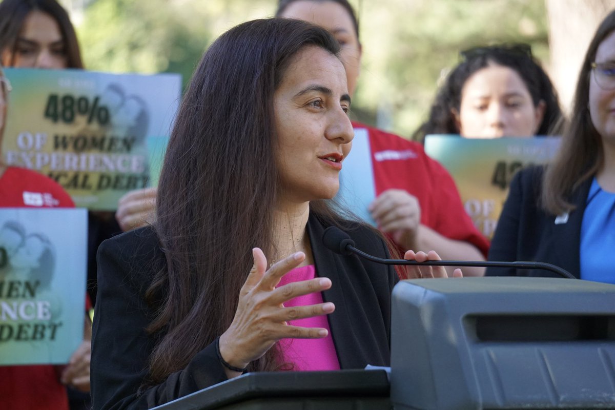 MoniqueLimonCA's tweet photo. I was proud to stand in front of the Capitol today with @CalNurses, @CALPIRG, @AGRobBonta, @healthaccess, @NationalNurses, @_CLICC_, @ConsumerFed to rally support for SB 1061. It is time California joins 7 other states and protects consumers from medical debt! https://t.co/QGzANNGkj5