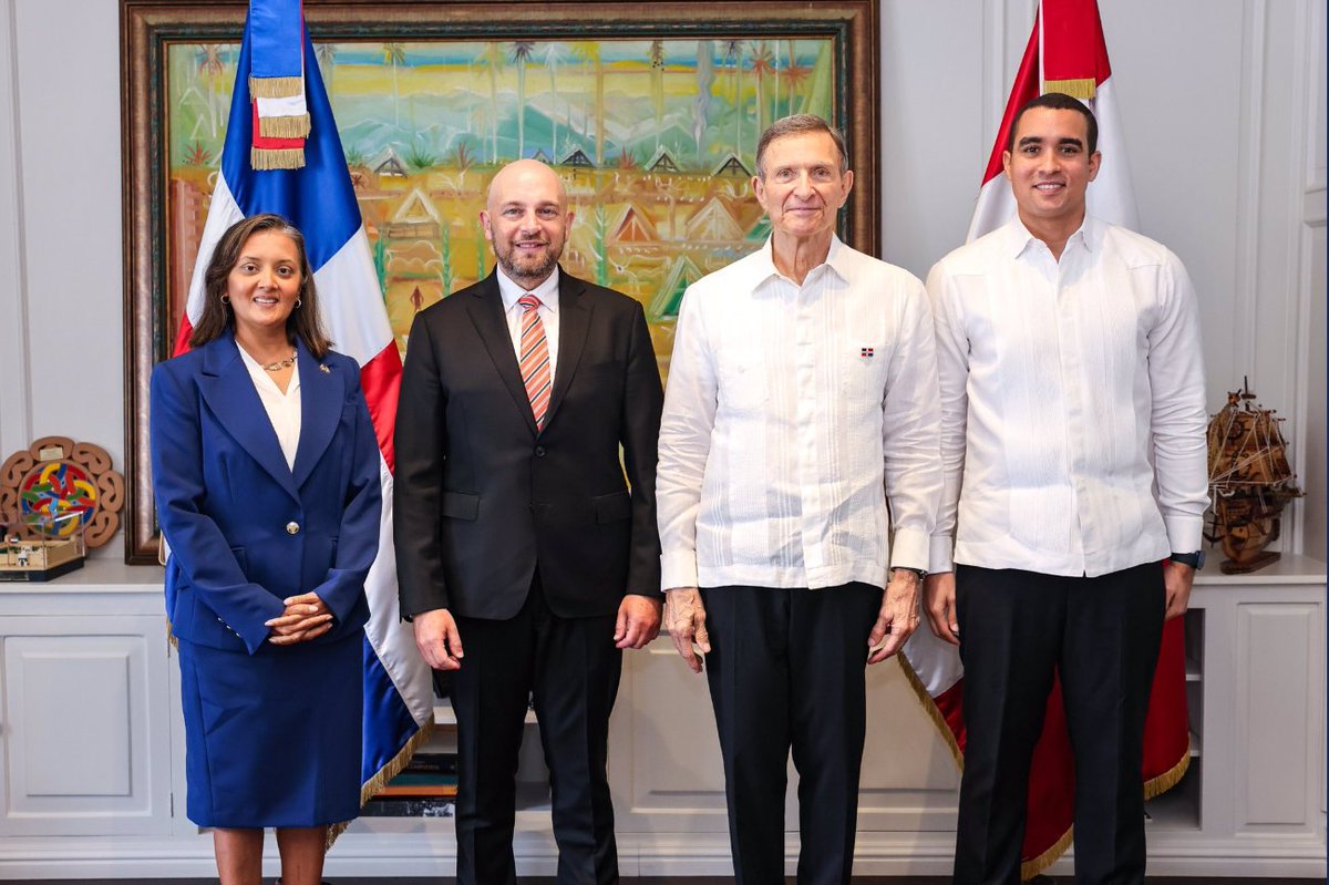 CanEmbDR's tweet photo. Assistant Deputy Minister of the Americas, Glen Linder, met with Foreign Minister @RobalsdqAlvarez to discuss the strong bilateral relationship, shared values and ongoing collaboration in the region on mutual priorities. 🇨🇦🇩🇴 #70YearsofHistory https://t.co/bWj1s2QAo3