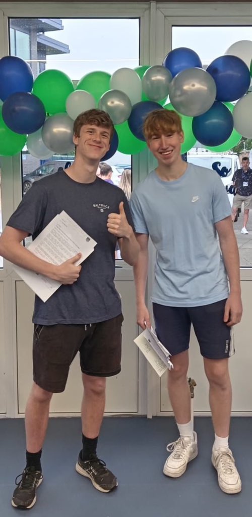 altrinchamtoday's tweet photo. A LEVEL RESULTS: Congratulations to the pupils of Wellington School in Timperley, who have achieved the school’s best ever A Level results. 

66% of all grades came in at A*-B, and 82% of students are off to their first-choice university 👍

@WellyTimp https://t.co/eqZDFkIcOh