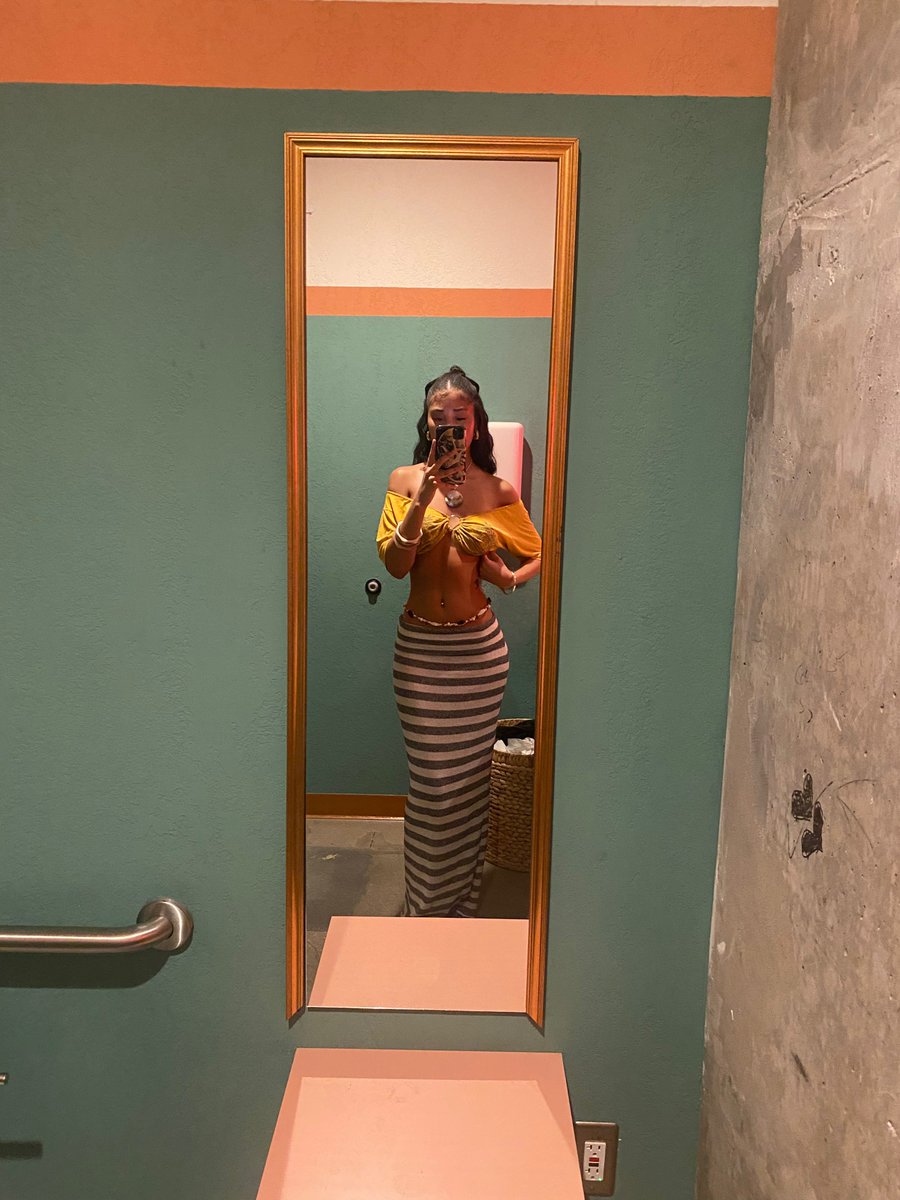 Linds (@lindseymishay) on Twitter photo 