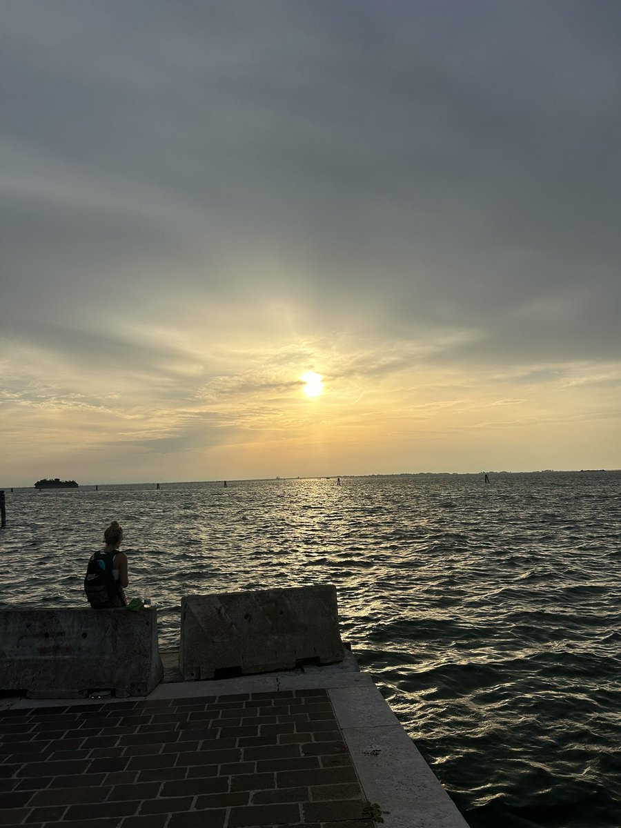 walteredicola's tweet photo. #sunset #alberoni #beachtime #relax #Venice https://t.co/V3L92umueR