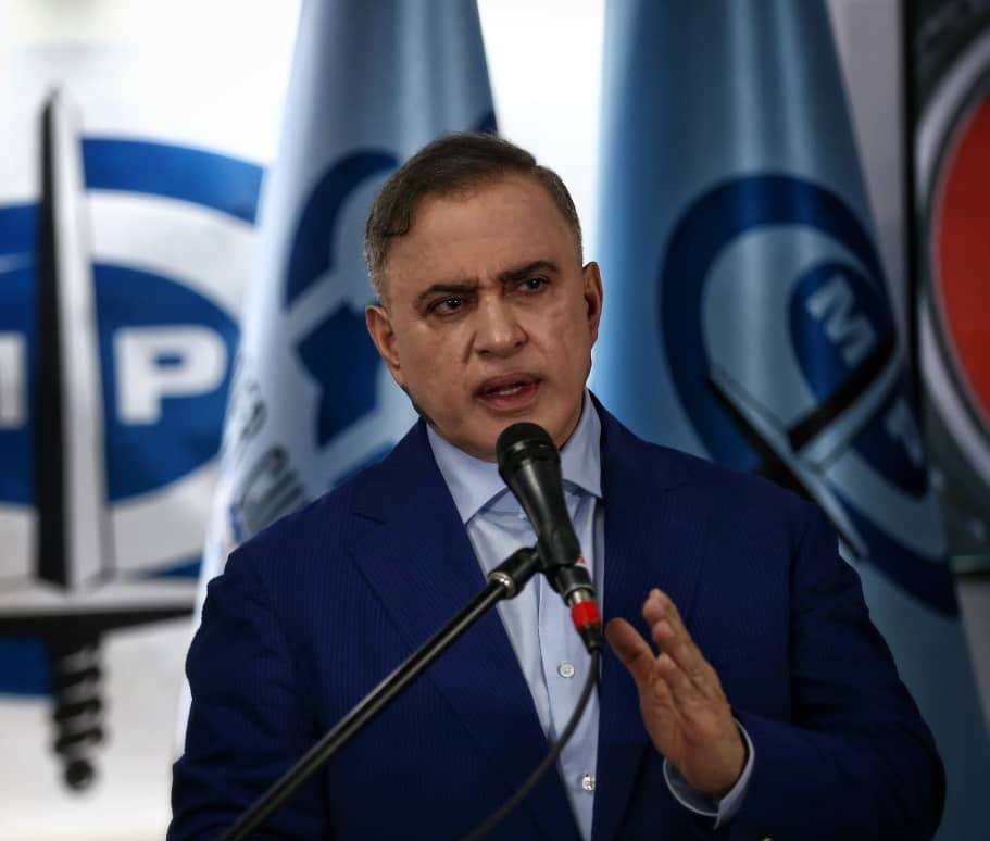 Fiscal: extrema derecha se enlazó con pranes para cometer crímenes de odio

Las “misiones encargadas” a los pranes consistían en reclutar jóvenes para que salieran a la calle y Gilbert Caro les daba dinero para “gastos operativos”

ultimasnoticias.com.ve/noticias/suces…