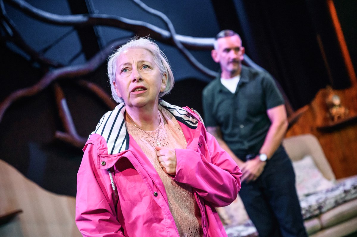 KingsHeadThtr's tweet photo. To this wonderful cast of Northbound Boy: BREAK A LEG for tonight!! These production shots are to die for. If you haven't already get your tickets now: https://t.co/RlcRTUYAgS https://t.co/gyxQo1v2ED