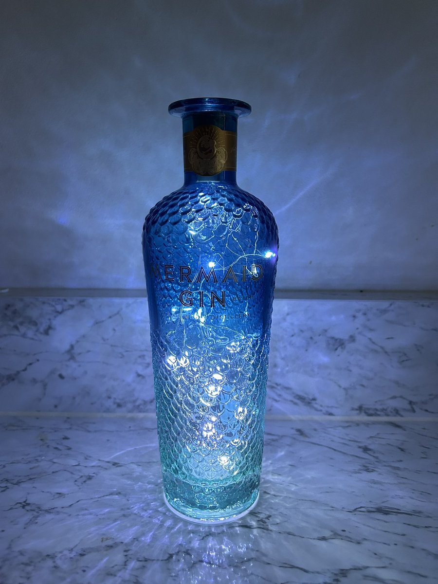 I couldn’t part with such a pretty bottle, so I turned it into a lamp ❤️