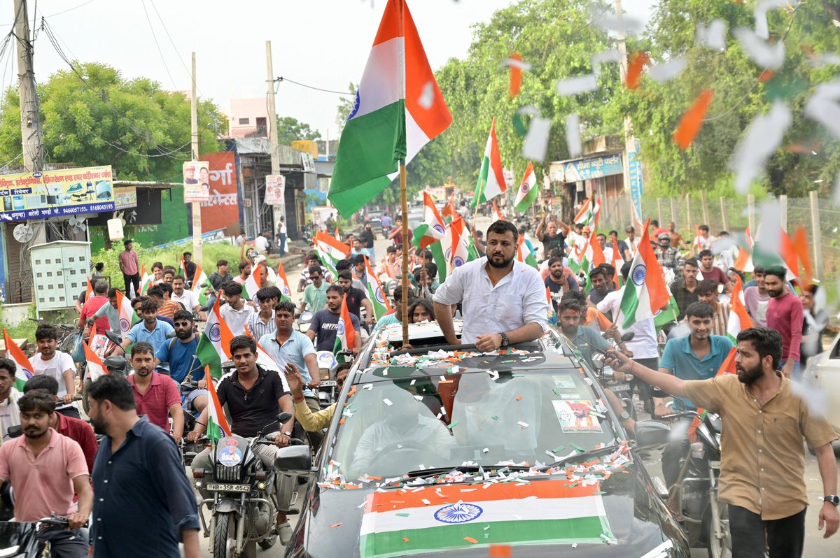 Haryana_YC's tweet photo. हरियाणा युवा कांग्रेस के प्रदेश उपाध्यक्ष शांतनु सिंह चौहान जी के नेतृत्व में अटेली विधानसभा में तिरंगा यात्रा का आयोजन किया गया । https://t.co/bojbVXaDYH