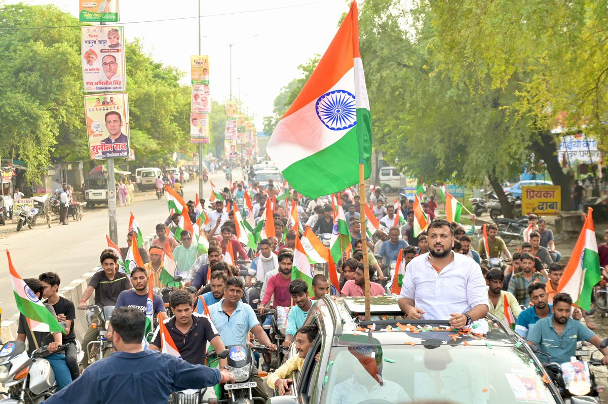 Haryana_YC's tweet photo. हरियाणा युवा कांग्रेस के प्रदेश उपाध्यक्ष शांतनु सिंह चौहान जी के नेतृत्व में अटेली विधानसभा में तिरंगा यात्रा का आयोजन किया गया । https://t.co/bojbVXaDYH