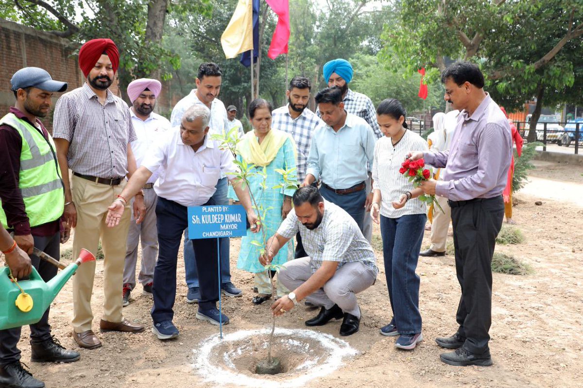 KDhalor23774's tweet photo. Plantation in DMC Chandigarh 🪴🌿
Regards 
Kuldeep Dhalor 
MAYOR CHANDIGARH https://t.co/gVmhj0qkUj