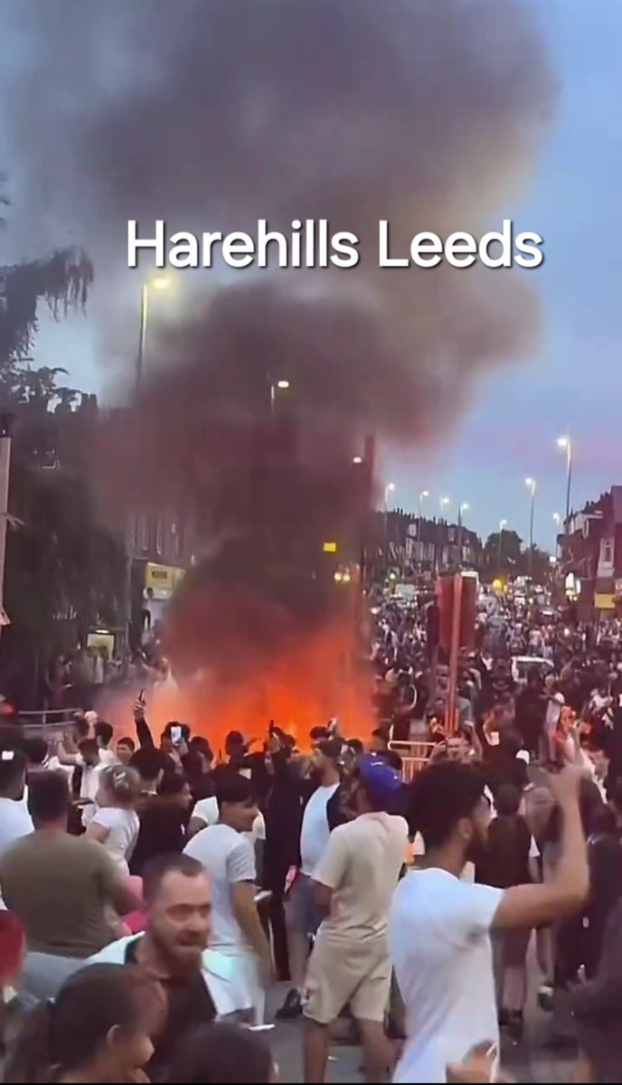 EvacTony's tweet photo. All the clear footage of #Harehills and #Birmingham riots. Anyone seen any pictures of people convicted in relation to them? I'll bet whilst they were happening people were contributing on social media? Anyone charged? Any pictures of them being paraded on MSM ? 
#TwoTeirPolice https://t.co/WQTUiHYtjY
