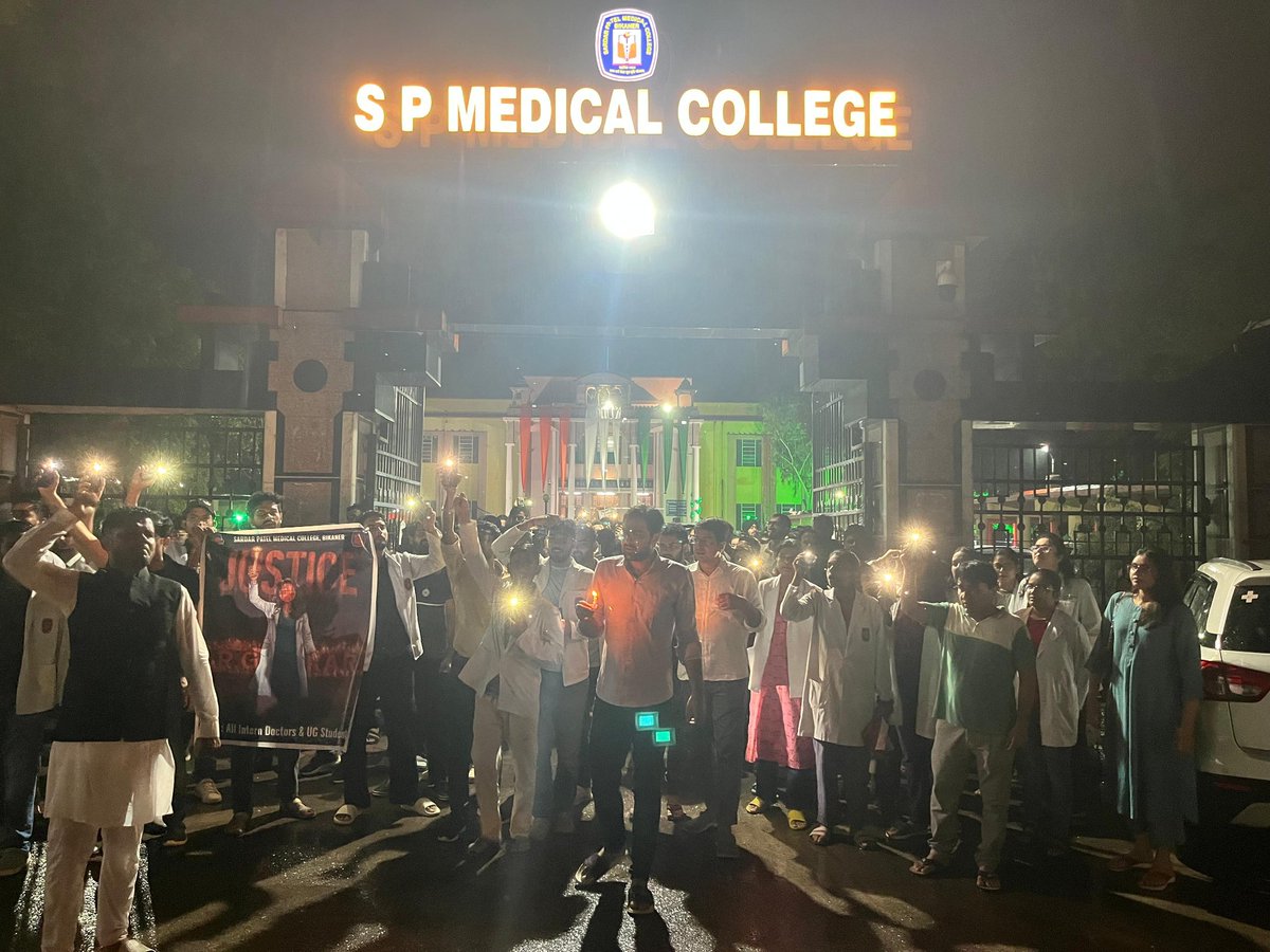 DrBhamoo's tweet photo. Sardar Patel medical college bikaner
#justiceformoumitadebnath 
#Nirbhya2 https://t.co/uGTqCL72mE