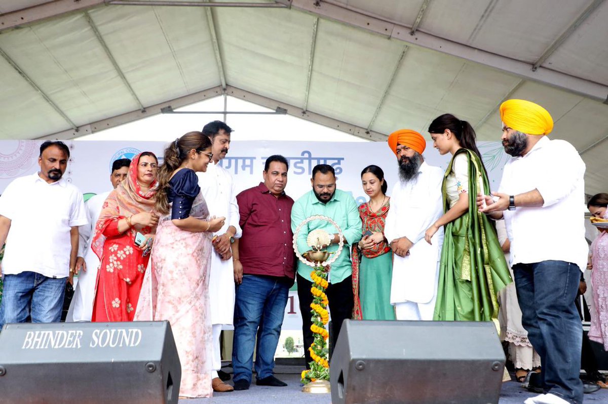 KDhalor23774's tweet photo. Teej Celebration in 46 sector Chandigarh 
Regards 
Kuldeep Dhalor 
MAYOR CHANDIGARH https://t.co/dIe7pF4tSZ