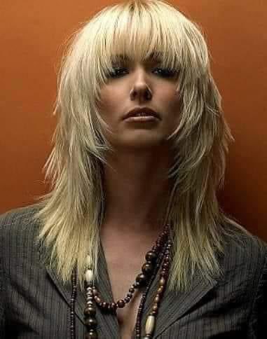 A lot of girls in the 70s had this hair cut. I don’t know if it had a name . Did you know people with this hair style?