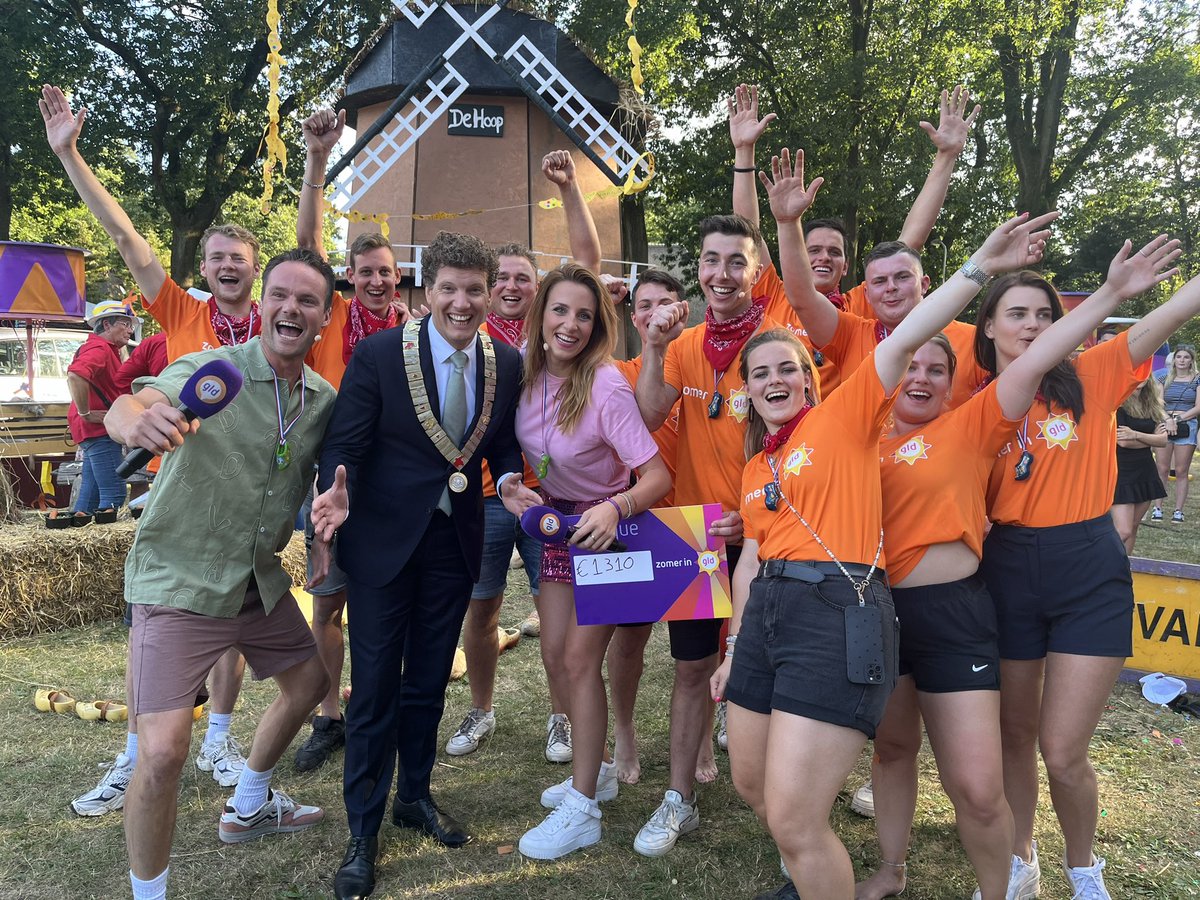 Wat een top evenementen in de gemeente <a href="/BarneveldInfo/">Gemeente Barneveld</a>! Vandaag opnieuw een geslaagde Oud Veluwse Markt &amp; vanavond in #Garderen: op de
2e plek in de strijd om het mooiste dorp van <a href="/provgelderland/">Provincie Gelderland</a> door <a href="/OmroepGLD/">Omroep Gelderland</a>! #samenlevingskracht