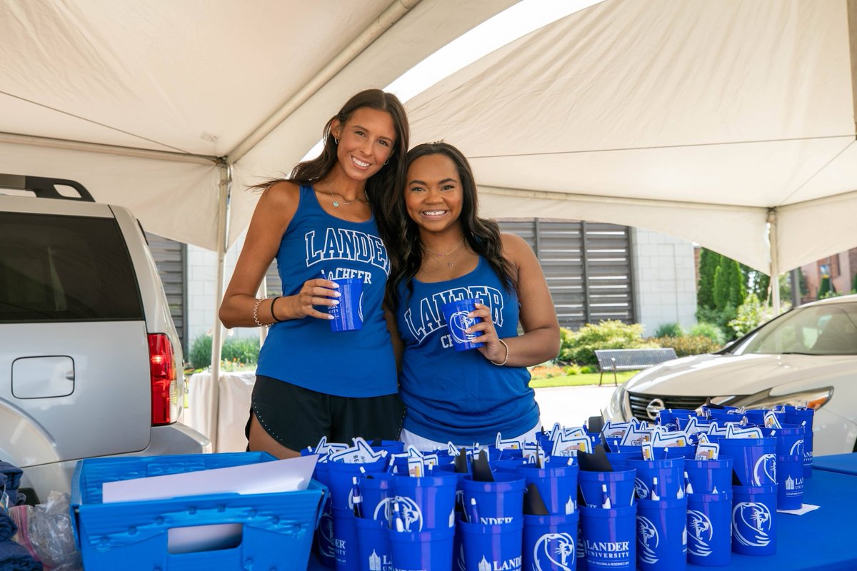 LanderUniv's tweet image. Welcome home, class of 2028! 💙💛

#movein #college #dorm #landeruniversity #bearcats