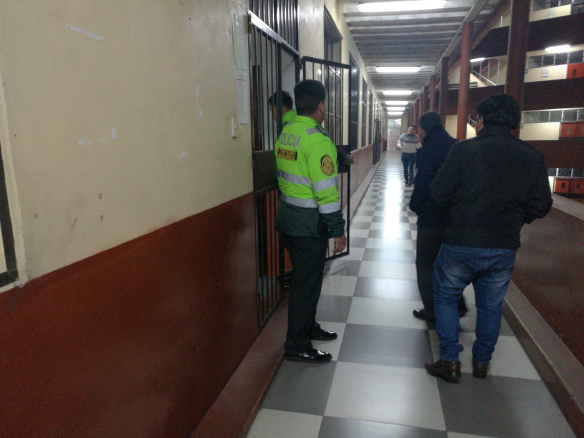 UNFVoficial's tweet photo. Una pizarra interactiva en la Facultad de Derecho y Ciencia Política villarrealina fue vandalizada por personas inescrupulosas, cuya identificación se viene determinando.
Ver aquí → https://t.co/xsr9aW49ei
#UNFV #SL01 #LocalCentral #FDCP #Aula #PantallaInteractiva #Vandalismo https://t.co/WEhaNPCaDr